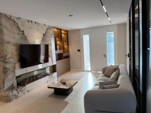 Luxury Pool Villa Paskuqan - Lakeside