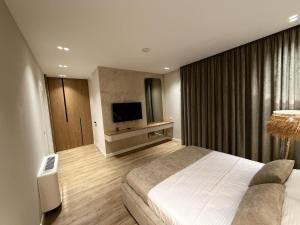 Luxury Pool Villa Paskuqan - Lakeside