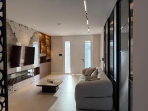 Luxury Pool Villa Paskuqan - Lakeside