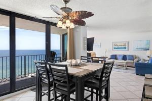 Rare Large Beachfront Penthouse Condo w600 sqft Rooftop Balcony & Beach Chairs