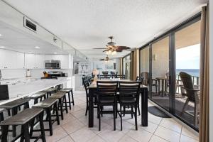 Rare Large Beachfront Penthouse Condo w600 sqft Rooftop Balcony & Beach Chairs