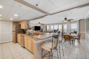 3bd3ba Beachfront Condo OCEAN VIEW from every room FREE BEACH CHAIRS