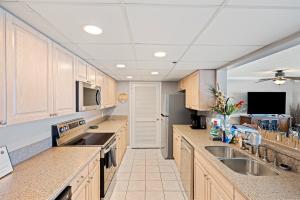3bd3ba Beachfront Condo OCEAN VIEW from every room FREE BEACH CHAIRS