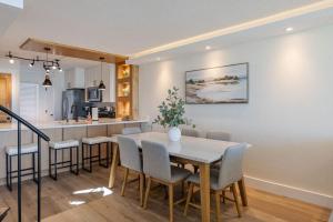 Beachfront Edgewater Penthouse 3bd3ba FREE beach chairs