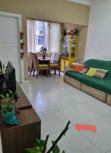 Quarto com vista lateral a 30 metros da praia