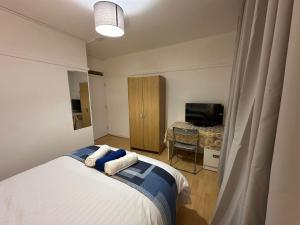 Stylish Double Room, Whitechapel, East London, Aldgate East 5 Mins