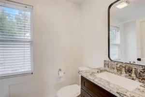 Charming Walkable Attic Bungalow near Lake Eola