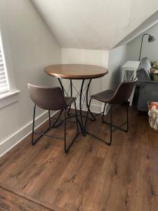 Charming Walkable Attic Bungalow near Lake Eola