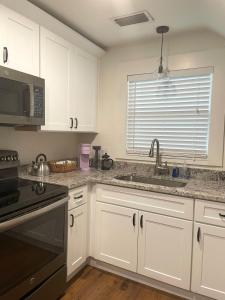 Charming Walkable Attic Bungalow near Lake Eola