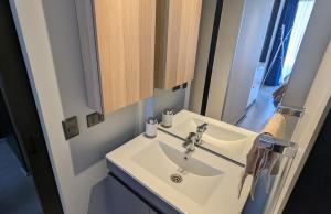 Modern Apartment with Terrace and AC near Metro Nuble