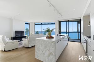 KozyGuru | Brighton-Le-Sands | Luxury Bay View Apt