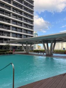 Elevated retro condo near BGC, Makati, and Ortigas
