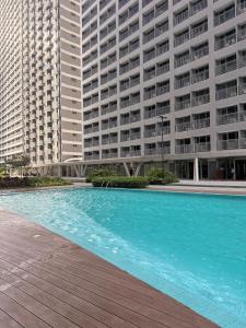 Elevated retro condo near BGC, Makati, and Ortigas