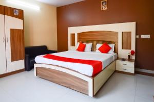 Hotel Samar Palace Near Sodala Vivek Vihar Metro Station