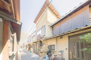知世 大阪一棟貸切 和モダン畳リビング 最大10名 家族 グループ旅行