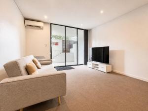 Rosehill 1BR Apt with Pool Access, Bunk Bed for 3 Guests