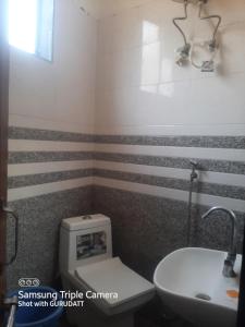 om khandelwal guest house