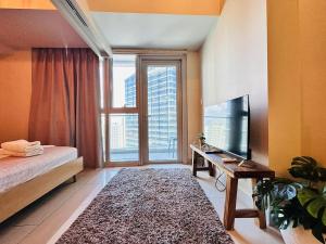 Chic Classy 1BR BGC Uptown Parksuites T2 w Balcony