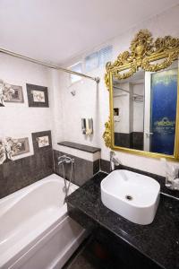 Crowne Boutique Hotel