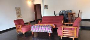 Budget Hangout Stay