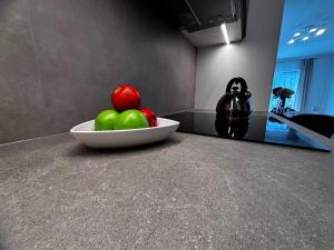 Komfortowy Apartament z Tarasem Widokowym we Wrocławiu by Noclegi Renters