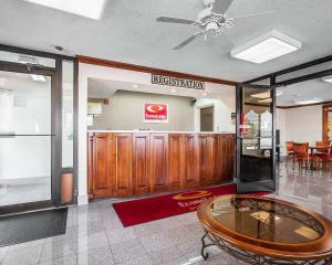 Econo Lodge Dyersburg I-155