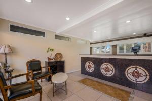 Clarion Collection Carmel Oaks Inn