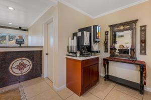 Clarion Collection Carmel Oaks Inn