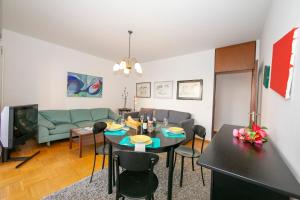 Pool House - Happy Rentals