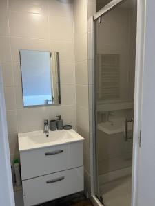 Cozy Apartment close to train station