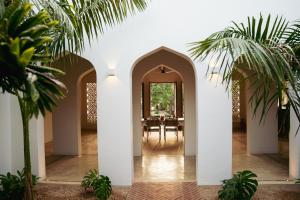 Maua Beach House - Private Swahili Luxury Villa on Galu Beach