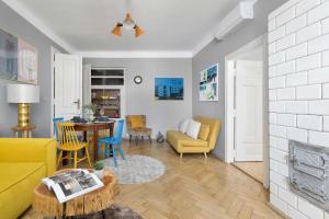 Czarujący Apartament z Klimatyzacją i Miejscem Do Pracy Zdalnej by Noclegi Renters
