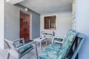 Apartment Lev with Terrace and 2 Bedrooms