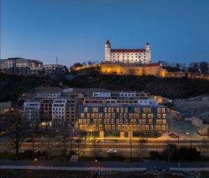 Premium Loft by Castle&Danube River Old town FREE PARKING
