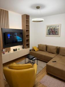 Seafront Serenity - 2BR Beach Walk Apartment