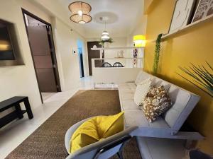 NAIA Stay 1BR One Palm Tree Villas Newport Balcony