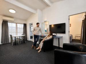Teal Motor Lodge