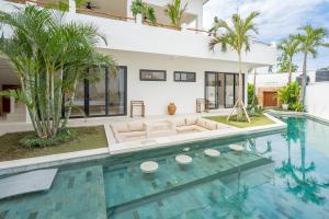Villa Kleoa - Luxury 4BR Villa Walking Distance to Seseh Beach