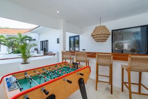 Villa Kleoa - Luxury 4BR Villa Walking Distance to Seseh Beach