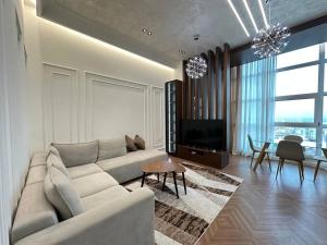 Promenade Luxury 2BR Apartment full city view by SelectStay