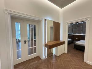 Promenade Luxury 2BR Apartment full city view by SelectStay