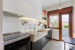 Spacious Bright Ap - no elevator