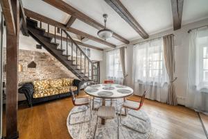 Cathedral Square 2 Bedroom Apartment by Reside Baltic