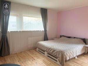 Lilac room