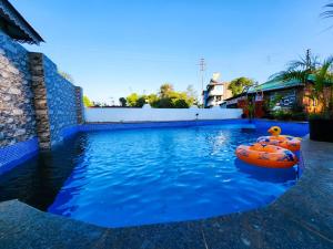 Dwarkadhish By Natures Sweet Homes 4BHK Pool Stay