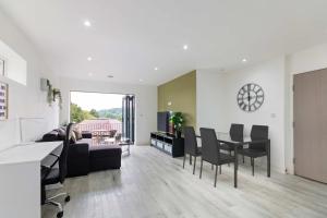 CR2-Gated Apartment with Secure Parking-Ideal for Contractors