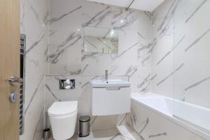 CR2-Gated Apartment with Secure Parking-Ideal for Contractors