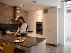 FLORIT FLATS - Serranos Apartment