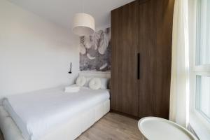 Janickiego Superior Apartment by BookingHost