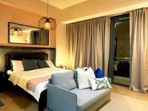 Cozy 81 Newport Near NAIA Airport Balcony